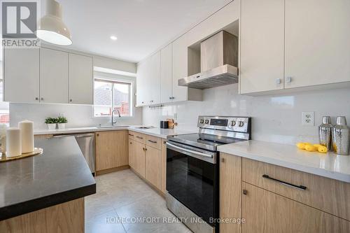 264 Gas Lamp Lane, Markham, ON - Indoor Photo Showing Kitchen