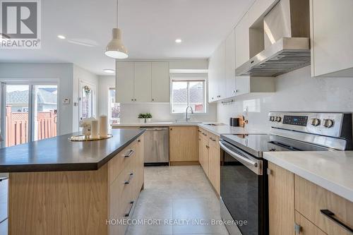 264 Gas Lamp Lane, Markham, ON - Indoor Photo Showing Kitchen With Double Sink