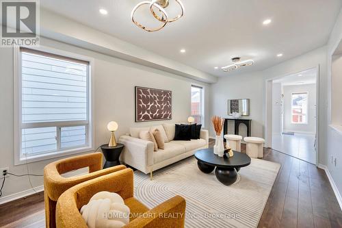 264 Gas Lamp Lane, Markham, ON - Indoor Photo Showing Living Room