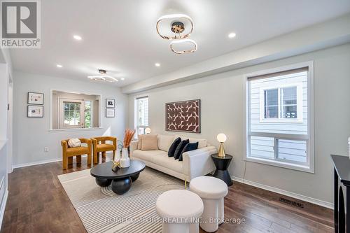 264 Gas Lamp Lane, Markham, ON - Indoor Photo Showing Living Room