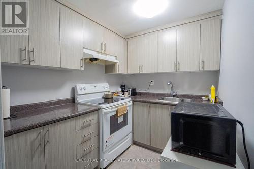 41 Fallstar Crescent, Brampton, ON - Indoor Photo Showing Kitchen