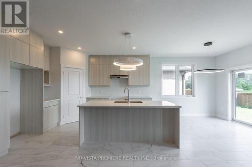 316 Stathis Boulevard, Sarnia, ON - Indoor Photo Showing Kitchen