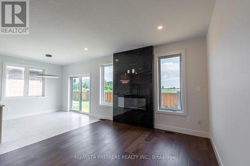 316 Stathis Boulevard, Sarnia, ON - Indoor Photo Showing Living Room With Fireplace