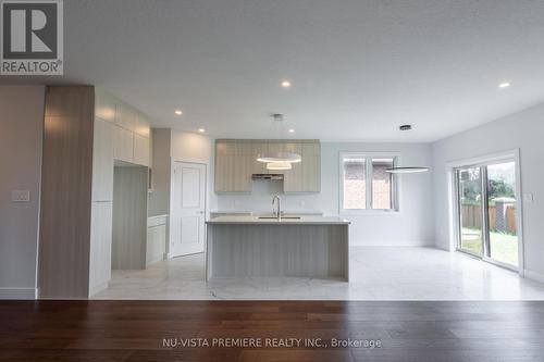 316 Stathis Boulevard, Sarnia, ON - Indoor Photo Showing Kitchen