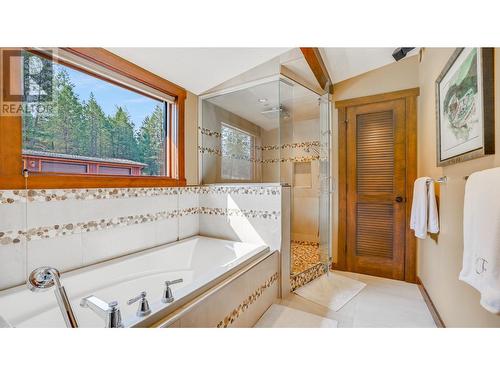 2175 Westside  Road, Invermere, BC - Indoor Photo Showing Bathroom