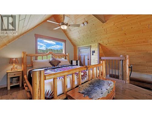 2175 Westside  Road, Invermere, BC - Indoor Photo Showing Bedroom