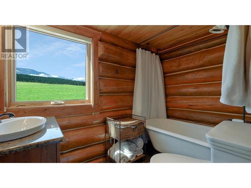 2175 Westside  Road, Invermere, BC - Indoor Photo Showing Bathroom