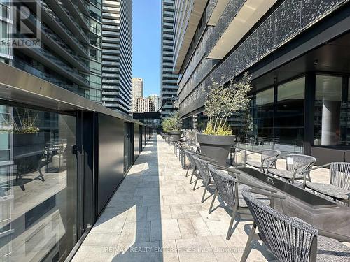 3211 - 55 Charles Street E, Toronto, ON - Outdoor