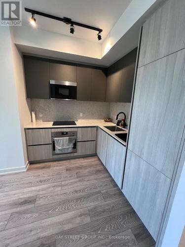 2015 - 108 Peter Street, Toronto, ON - Indoor Photo Showing Kitchen