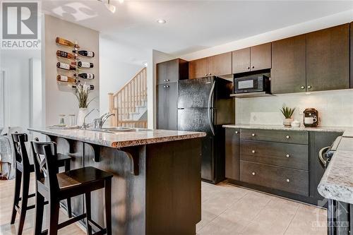 375 Horseshoe Crescent, Stittsville, ON - Indoor Photo Showing Kitchen