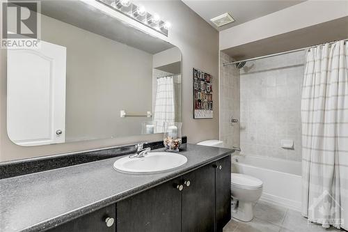 375 Horseshoe Crescent, Stittsville, ON - Indoor Photo Showing Bathroom