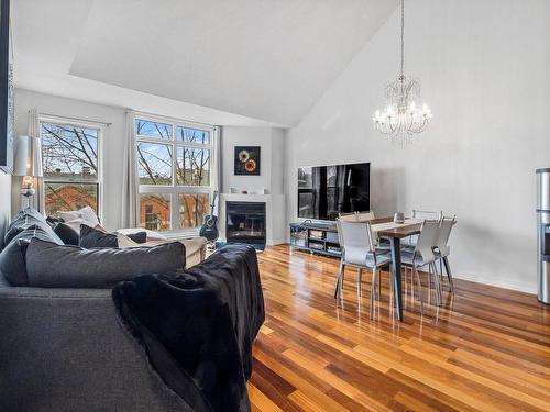 Salon - 653 Tsse Du Ruisseau, Montréal (Lachine), QC - Indoor Photo Showing Living Room With Fireplace