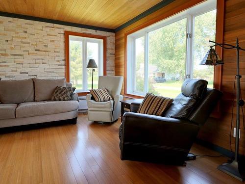 Salon - 17 Rue Beaudet, Tingwick, QC - Indoor Photo Showing Living Room