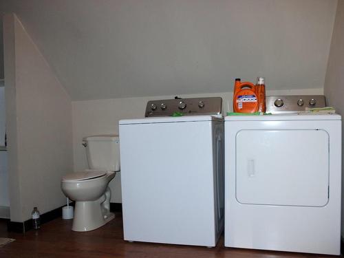 313 Atwood Ave, Rainy River, ON - Indoor Photo Showing Laundry Room