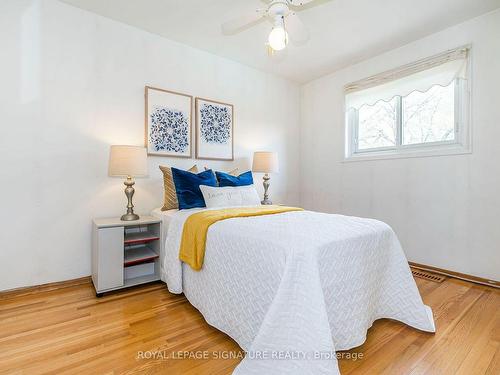 35 Gleneagle Cres, Toronto, ON - Indoor Photo Showing Bedroom