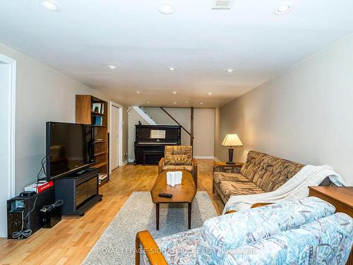 35 Gleneagle Cres, Toronto, ON - Indoor Photo Showing Living Room