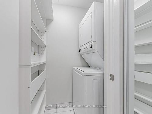 1305-70 Forest Manor Rd, Toronto, ON - Indoor Photo Showing Laundry Room