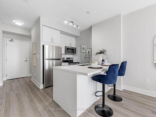 1305-70 Forest Manor Rd, Toronto, ON - Indoor Photo Showing Kitchen With Stainless Steel Kitchen