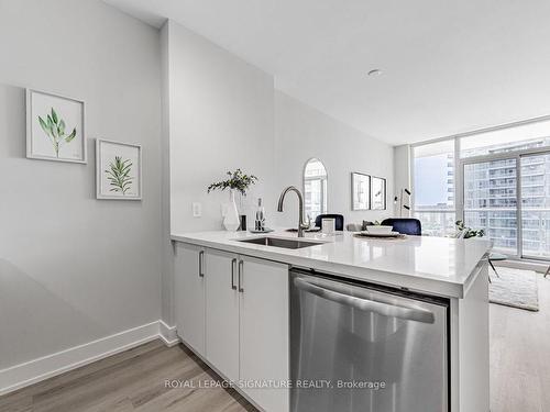 1305-70 Forest Manor Rd, Toronto, ON - Indoor Photo Showing Kitchen