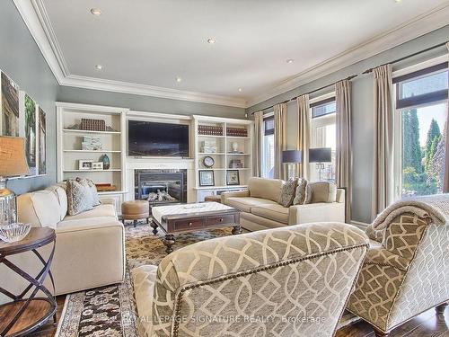 187 Oxford St, Richmond Hill, ON - Indoor Photo Showing Living Room With Fireplace