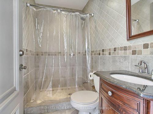 187 Oxford St, Richmond Hill, ON - Indoor Photo Showing Bathroom