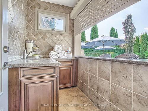 187 Oxford St, Richmond Hill, ON - Indoor Photo Showing Laundry Room