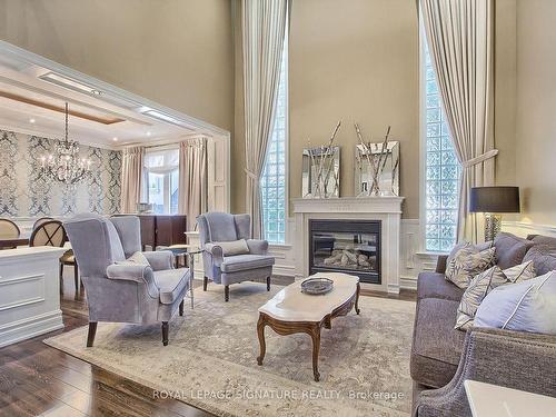 187 Oxford St, Richmond Hill, ON - Indoor Photo Showing Living Room With Fireplace