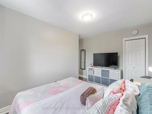 590 Appleby Line, Burlington, ON - Indoor Photo Showing Bedroom