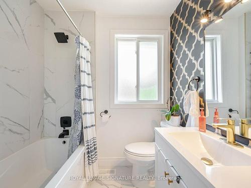 590 Appleby Line, Burlington, ON - Indoor Photo Showing Bathroom