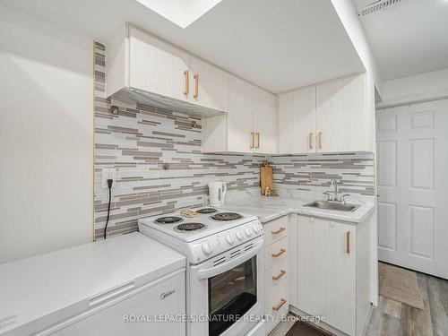 590 Appleby Line, Burlington, ON - Indoor Photo Showing Kitchen