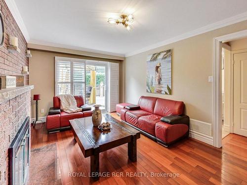 18 Terryellen Cres, Toronto, ON - Indoor Photo Showing Living Room