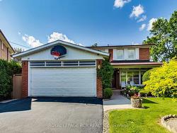 18 Terryellen Cres  Toronto, ON M9C 1H7