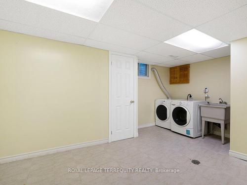 24-67 Old Burnhamthorpe Rd, Toronto, ON - Indoor Photo Showing Laundry Room