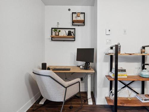 Living room - 403-4550 Rue Hochelaga, Montréal (Mercier/Hochelaga-Maisonneuve), QC - Indoor Photo Showing Other Room