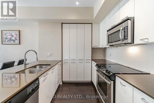 53 - 27 Valhalla Inn Road, Toronto (Islington-City Centre West), ON - Indoor Photo Showing Kitchen With Double Sink