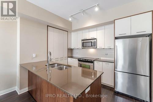 53 - 27 Valhalla Inn Road, Toronto (Islington-City Centre West), ON - Indoor Photo Showing Kitchen With Double Sink With Upgraded Kitchen