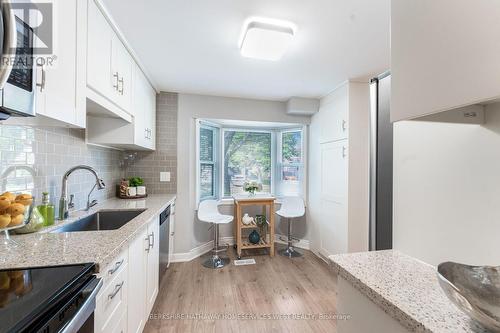 30 Reid Court, Guelph (Kortright Hills), ON - Indoor Photo Showing Kitchen With Upgraded Kitchen