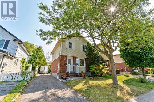 30 Reid Court, Guelph (Kortright Hills), ON - Outdoor With Facade