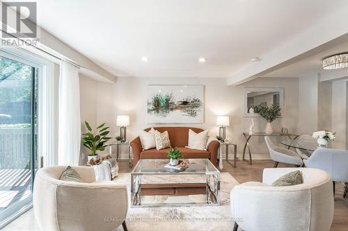 30 Reid Court, Guelph (Kortright Hills), ON - Indoor Photo Showing Living Room