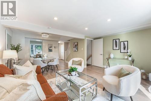 30 Reid Court, Guelph (Kortright Hills), ON - Indoor Photo Showing Living Room