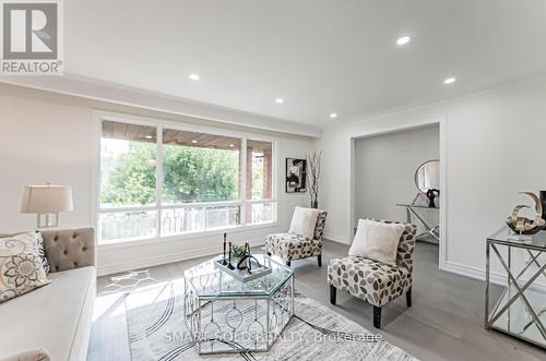 8412 Islington Avenue, Vaughan (Islington Woods), ON - Indoor Photo Showing Living Room