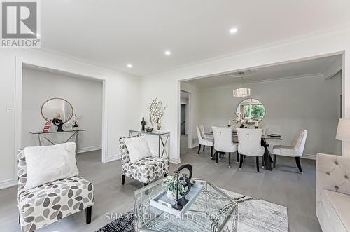 8412 Islington Avenue, Vaughan (Islington Woods), ON - Indoor Photo Showing Living Room