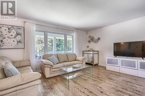 22823 Weirs Side Road, Georgina, ON - Indoor Photo Showing Living Room