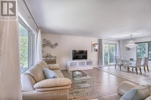 22823 Weirs Side Road, Georgina, ON - Indoor Photo Showing Living Room