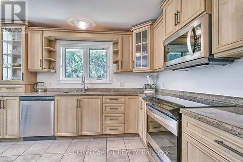 22823 Weirs Side Road, Georgina (Pefferlaw), ON - Indoor Photo Showing Kitchen With Upgraded Kitchen