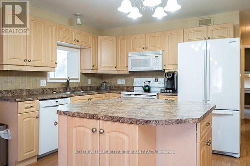 30 Illinois Crescent, Wasaga Beach, ON - Indoor Photo Showing Kitchen