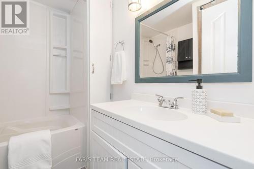 543 Oleary Lane, Tay, ON - Indoor Photo Showing Bathroom