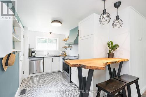 543 Oleary Lane, Tay, ON - Indoor Photo Showing Kitchen