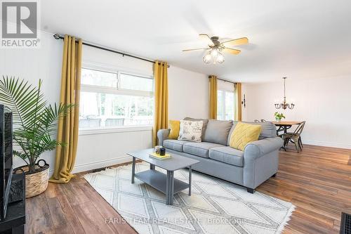 543 Oleary Lane, Tay, ON - Indoor Photo Showing Living Room