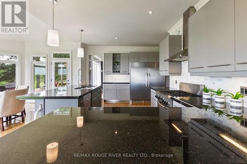 5038 Thornton Road N, Oshawa, ON - Indoor Photo Showing Kitchen With Upgraded Kitchen